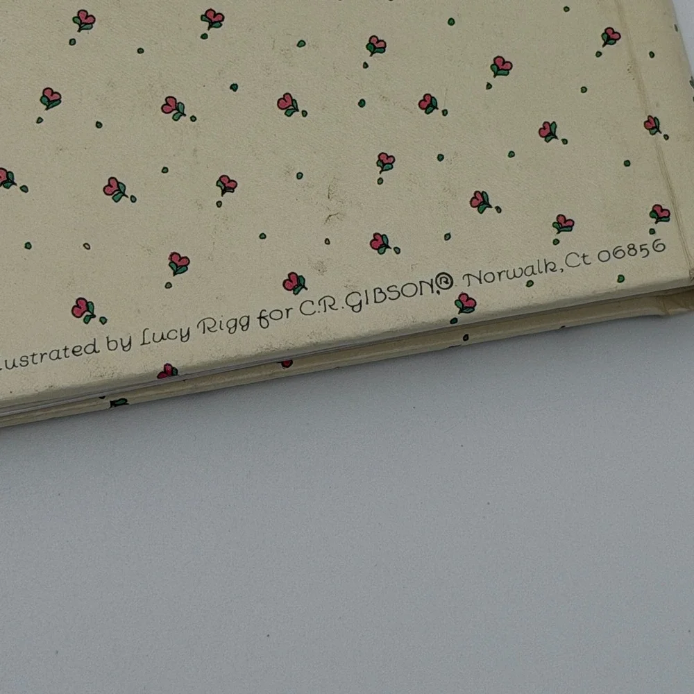 Vintage 1977 C.R. Gibson Lucy Rigg Grandma Teddy Bear Pocket Photo Album Cream